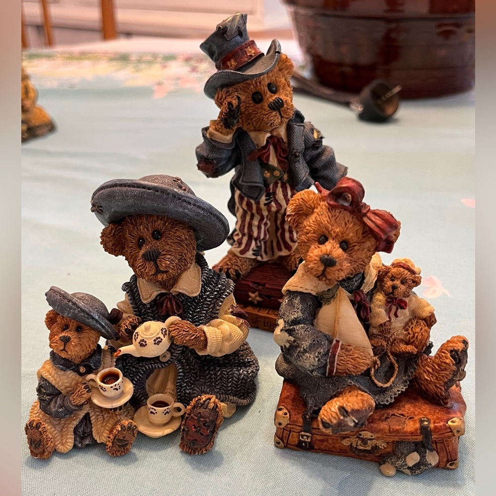 Vintage Boyds Bears figurines